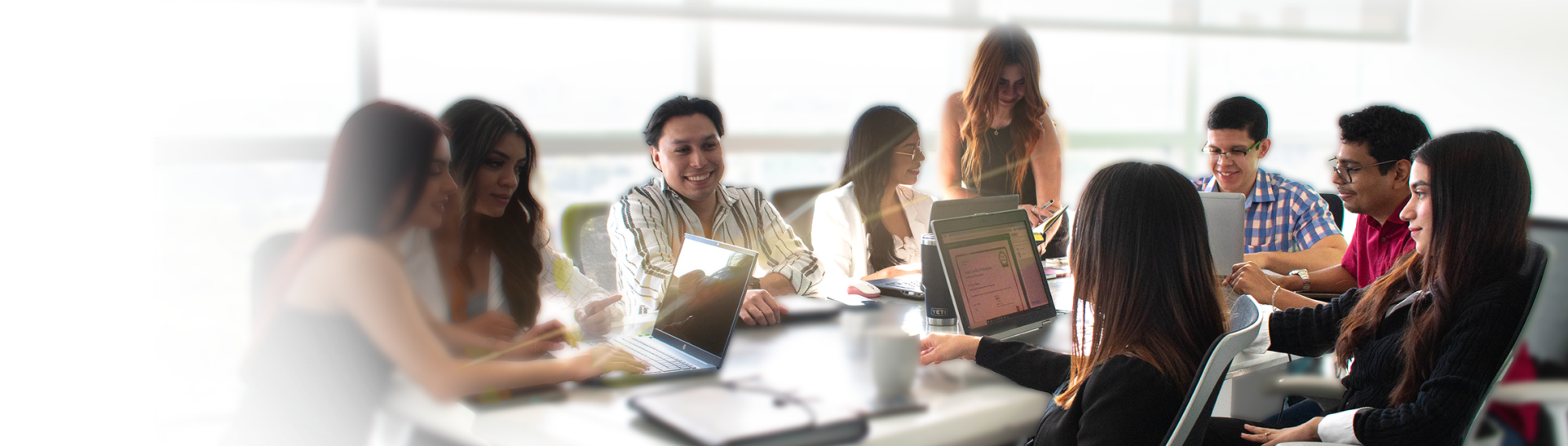 Equipo Pliret en oficinas de San Salvador